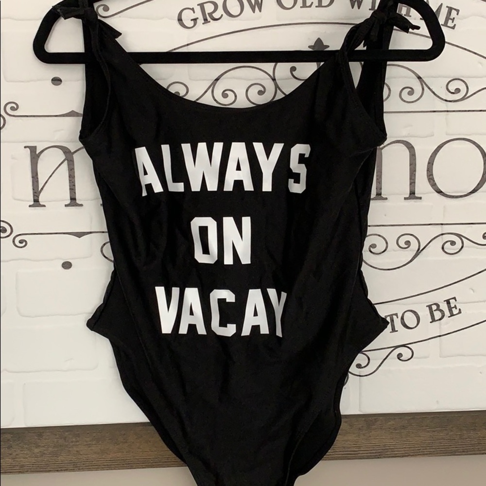 Always on vacay fits small /medium